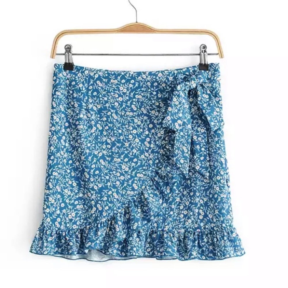 NEW Set of 2 pcs top and skirt L floral blue - Picture 6 of 13